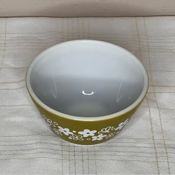 Vintage Pyrex Spring Blossom Green Floral Mixing Bowl #401 - Picture 2 of 6